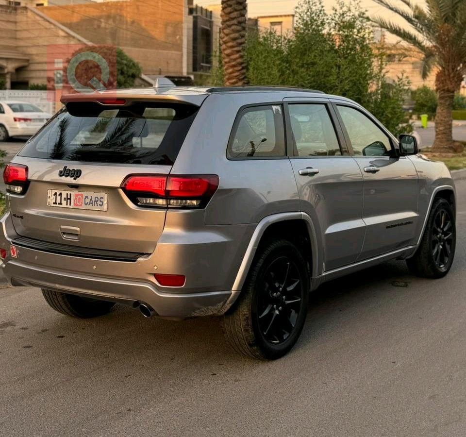 جیپ گراند شیرۆکی